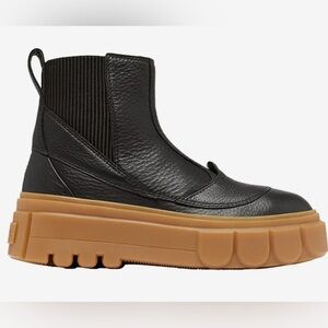 Sorel Caribou X Chelsea boots brand new